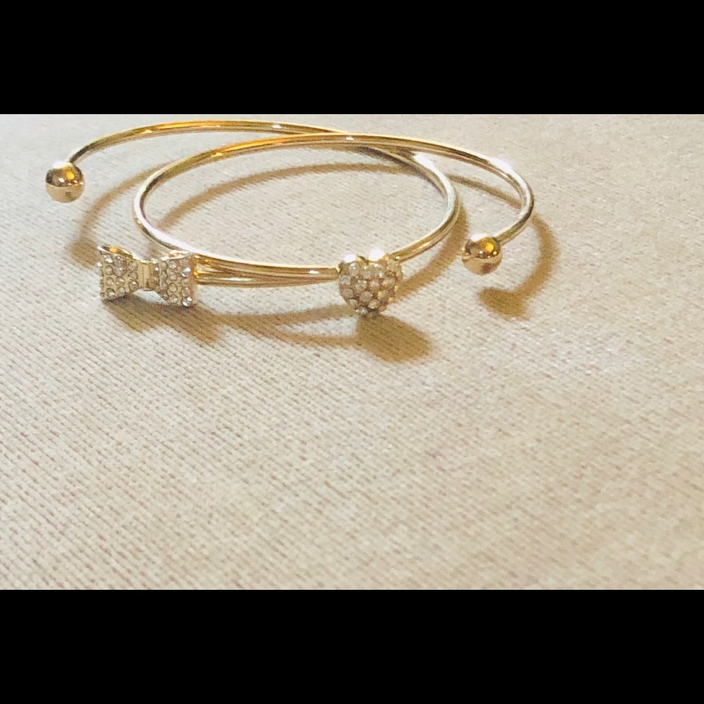 Heart and bow bangle set